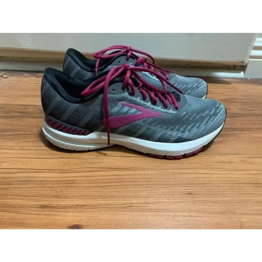 Womens's Brooks Ravenna 10 Running Sneakers Size 8